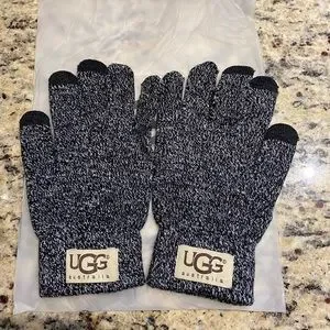 UGG | Accessories | Ugg 3 Piece Hat Scarf Gloves | Poshmark display picture 2